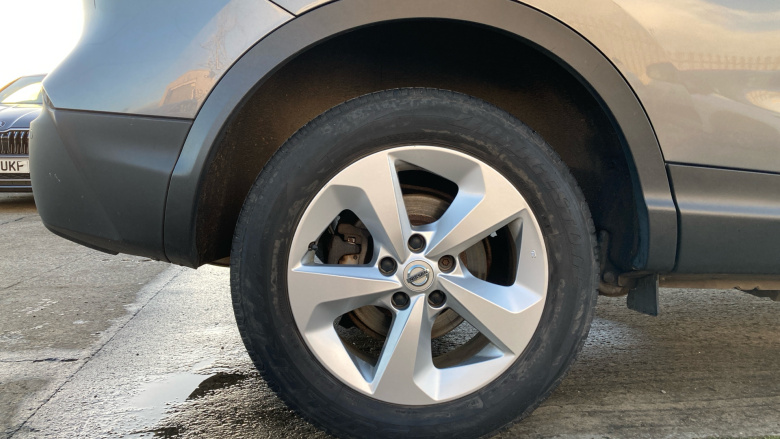 Nissan Qashqai 1.3 DiG-T Acenta Premium 5dr Petrol Hatchback